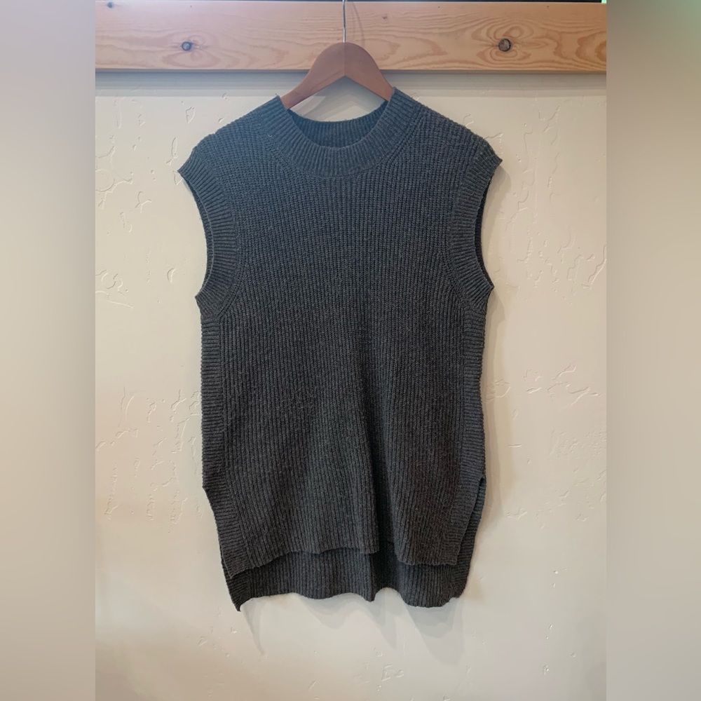 Sweater vest
